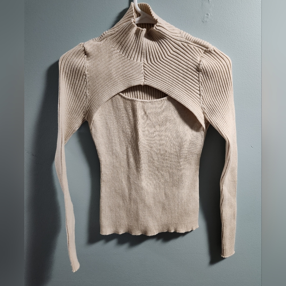 Long sleeve cut-out stretchy top NWOT